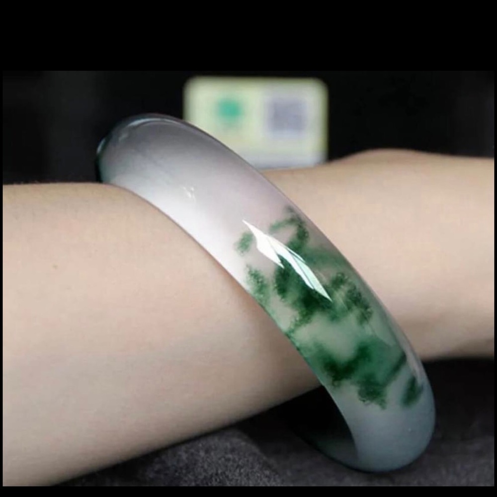 Beautiful Natural Beautiful Green Jadeite Jade